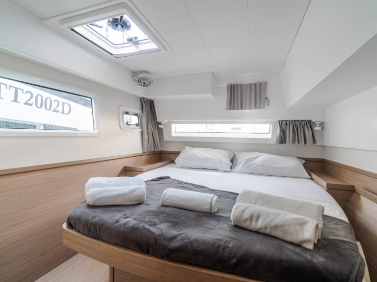 Wynajmij Katamaran z lub bez skippera Lagoon w Castellammare del Golfo