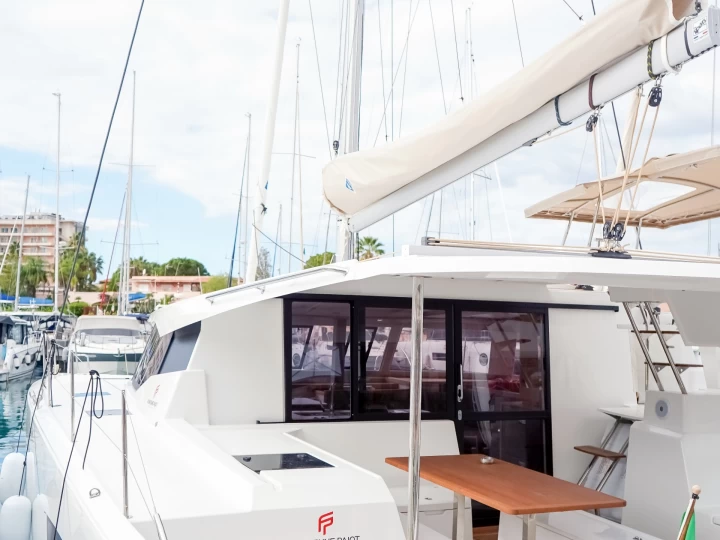 Wynajem łodzi Fountaine Pajot Astrea 42 w Furnari na SamBoat 