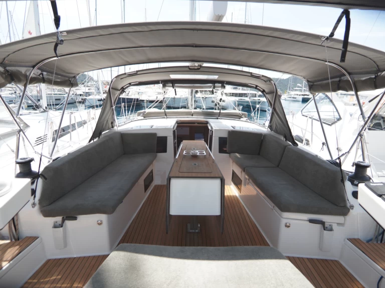 Dufour Dufour 470 między profesjonalistami a osobami prywatnymi w Goecek