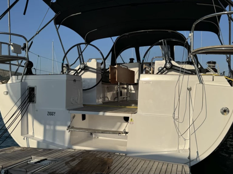 Żaglowiec do wynajmu w Trogir w najlepszej cenie