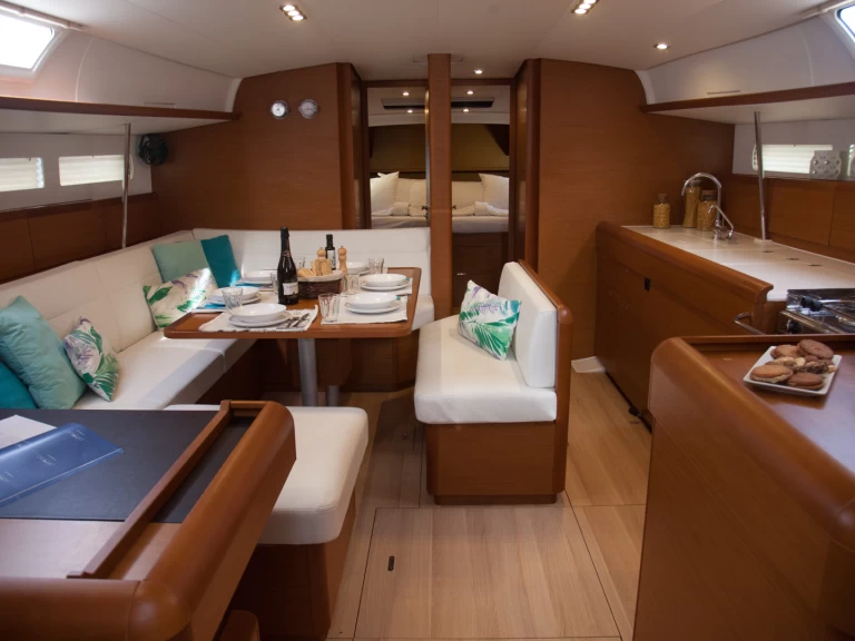 Jeanneau Sun Odyssey 519 między profesjonalistami a osobami prywatnymi w Zakynthos (Island)