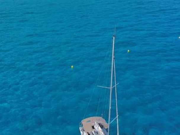 Wynajem Żaglowiec Jeanneau z patentem 