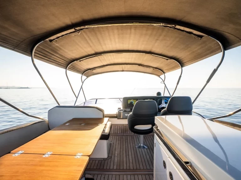 Motorówka do wynajmu w Donji Seget w najlepszej cenie