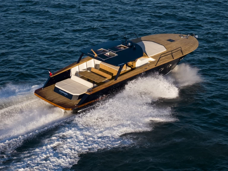 Motorówka do wynajmu w Port de Cavalaire-sur-Mer w najlepszej cenie