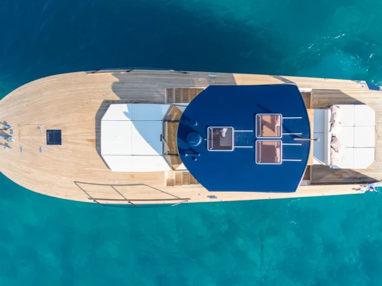 Motorówka do wynajmu w Port de Cavalaire-sur-Mer w najlepszej cenie