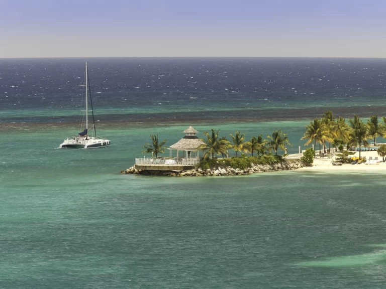 Wynajem Katamaran Custom z patentem 