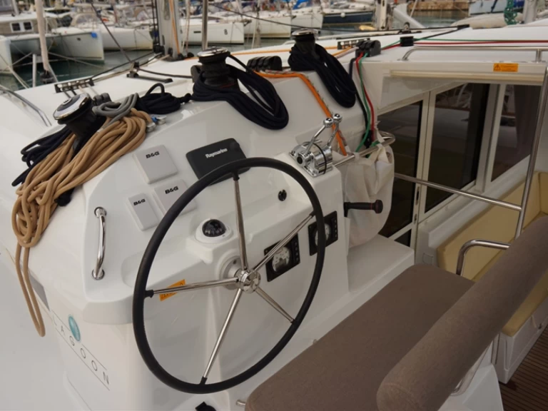 Wynajmij Katamaran z lub bez skippera Lagoon w Gouvia