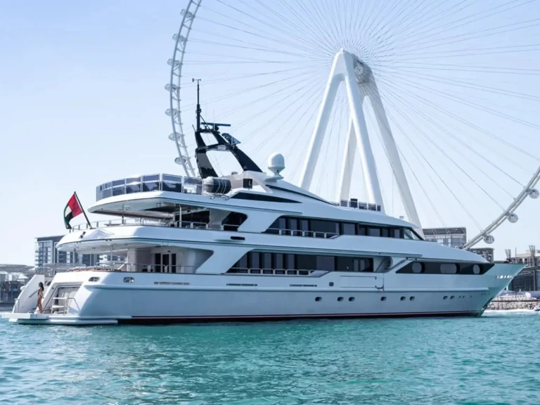 Benetti 164 między profesjonalistami a osobami prywatnymi w Dubai Marina