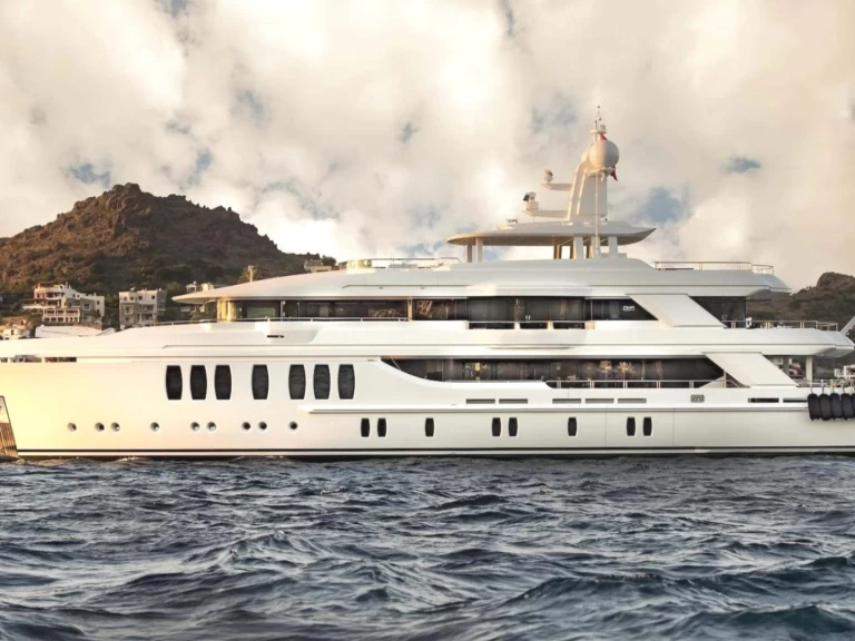Benetti 164 między profesjonalistami a osobami prywatnymi w Dubai Marina