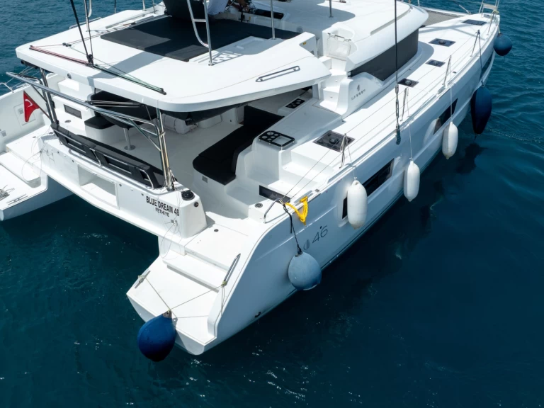 Lagoon Lagoon 46 między profesjonalistami a osobami prywatnymi w Fethiye