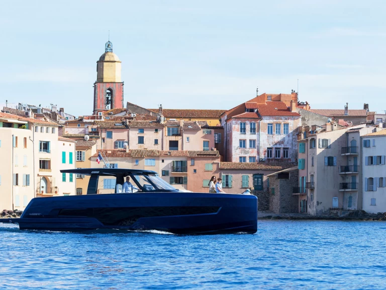 Fjord Fjord 41 XL między profesjonalistami a osobami prywatnymi w Kaštela