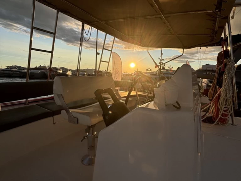 Wynajmij Katamaran z lub bez skippera Dufour w Ibiza