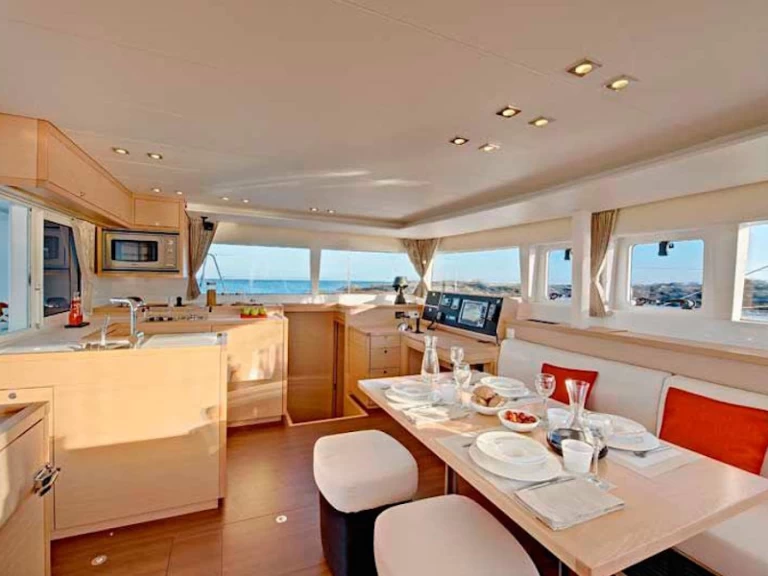 Wynajmij Katamaran z lub bez skippera Lagoon w Vlychada