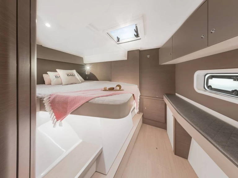 Katamaran do wynajmu w Lavrio w najlepszej cenie