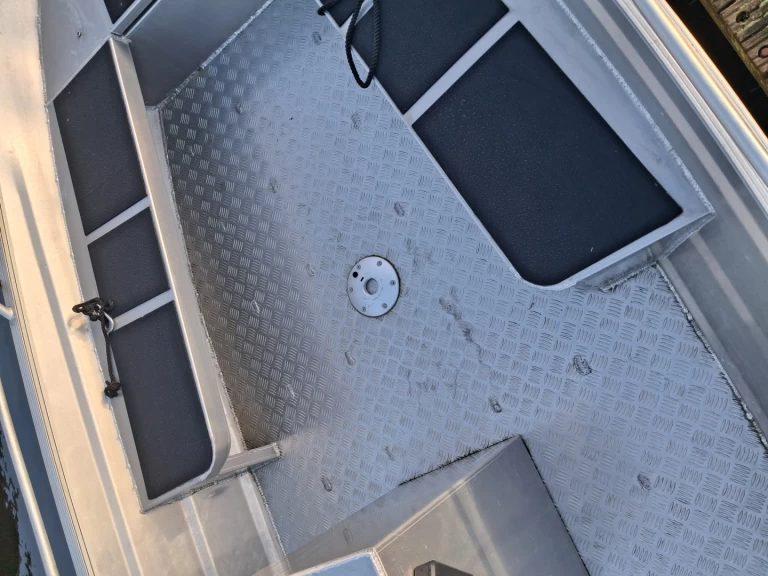 Wynajem Motorówka qwest z patentem 