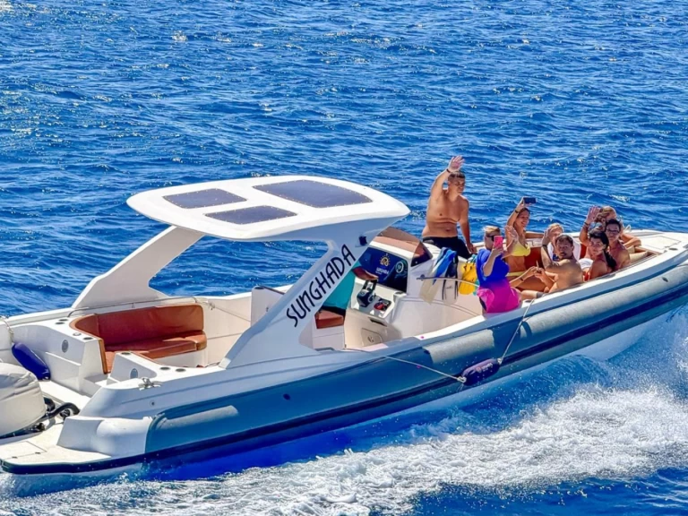 Wynajem Łódż półsztywna Master z patentem 