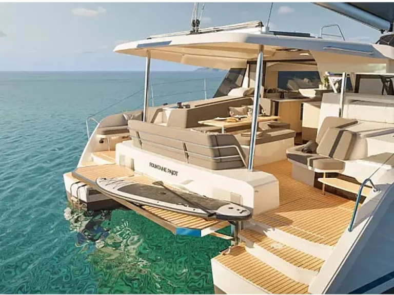 Wynajem Katamaran Fountaine Pajot z patentem 