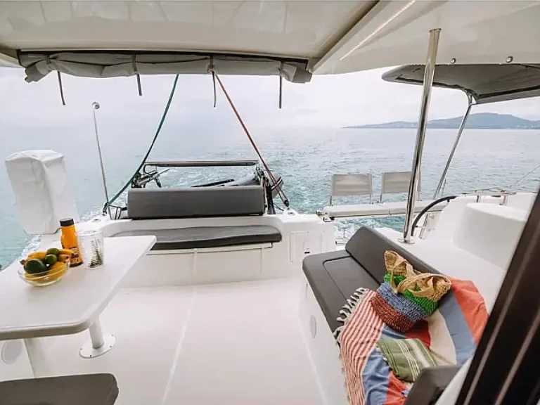 Wynajem łodzi Nikiána tanio Excess 11