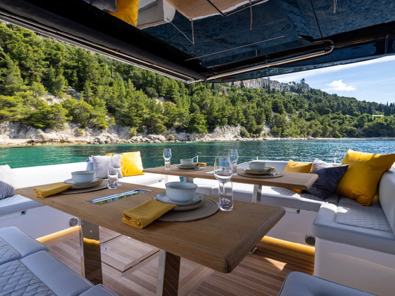 Wynajmij Motorówka z lub bez skippera Solaris Power w Francja