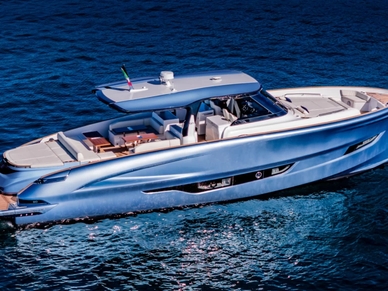 Wynajem Motorówka Solaris Power z patentem 