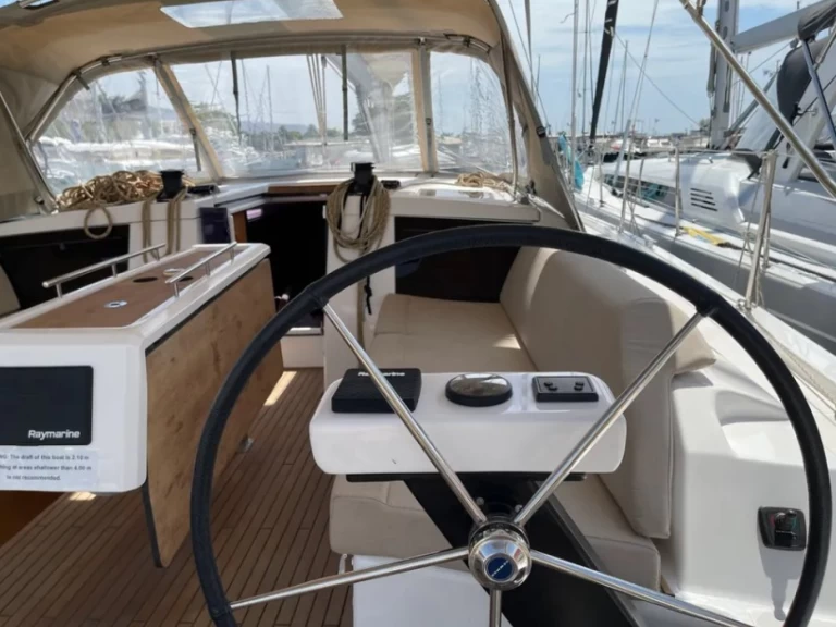 Wynajmij Dufour Dufour 430 Grand Large w Ateny