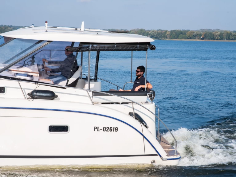 Wynajmij Barka z lub bez skippera Futura w Ogonki