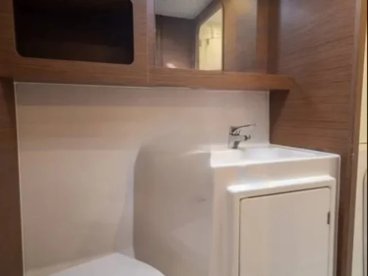 Lagoon Lagoon 42 między profesjonalistami a osobami prywatnymi w Volos