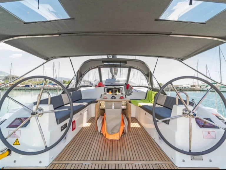 Wynajem Żaglowiec Bénéteau z patentem 