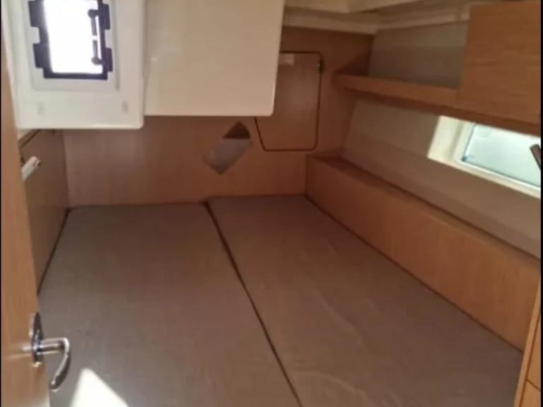 Wynajem Żaglowiec Bavaria z patentem 