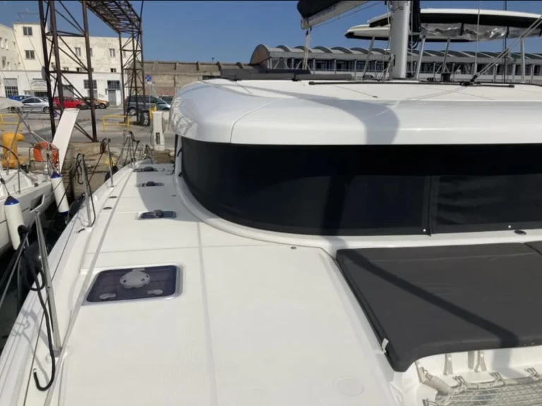 Wynajmij Katamaran z lub bez skippera Lagoon w Volos