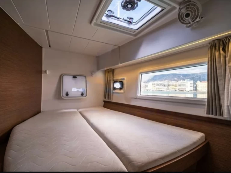 Wynajem Katamaran Lagoon z patentem 