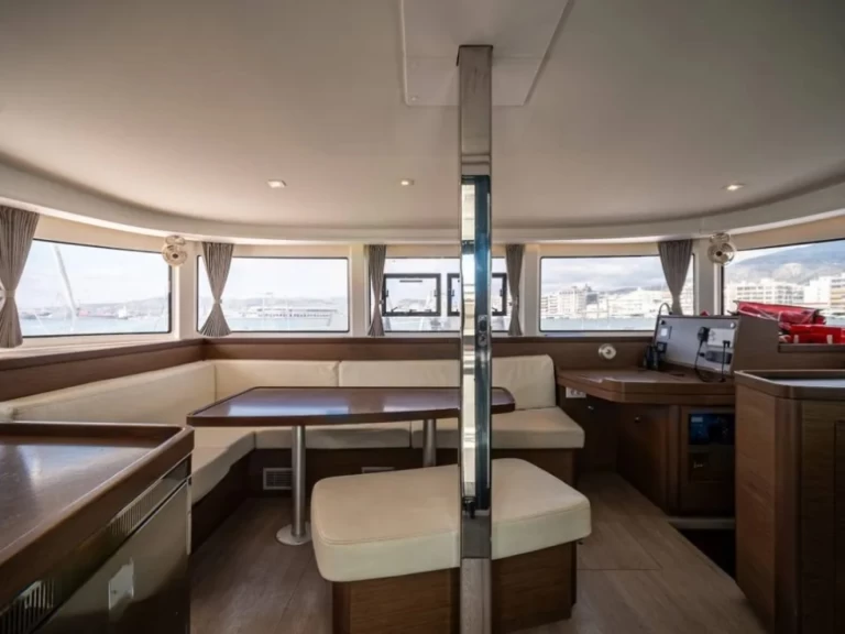 Katamaran do wynajmu w Volos w najlepszej cenie