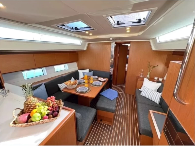 Wynajem Żaglowiec Bavaria z patentem 