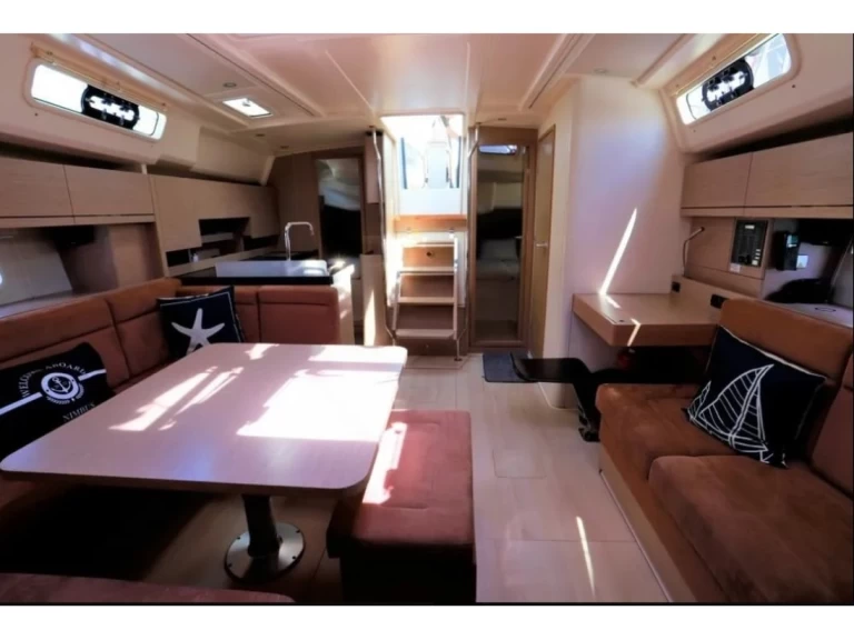 Wynajmij Żaglowiec z lub bez skippera Hanse w Alimos