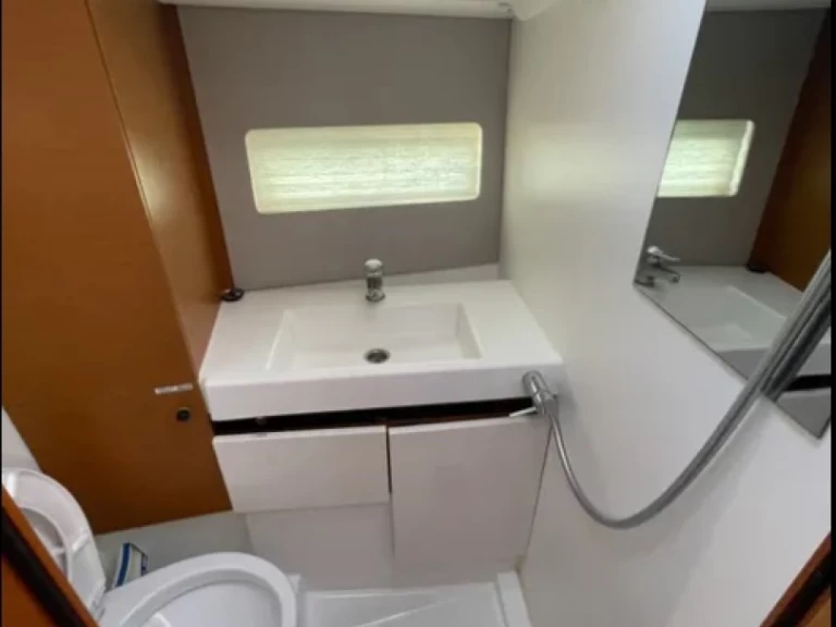 Wynajmij Jeanneau Sun Odyssey 490 w Alimos