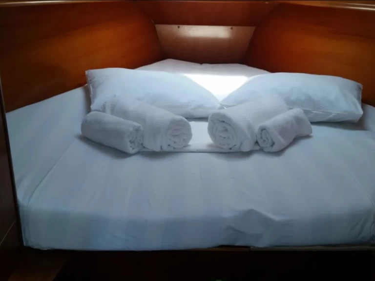 Żaglowiec do wynajmu w Alimos w najlepszej cenie