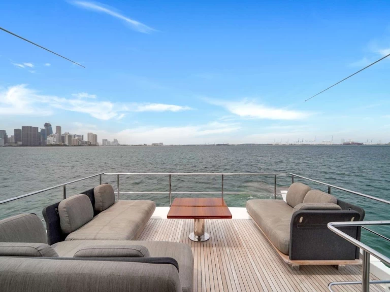 Wynajem Luksusowy jacht Azimut z patentem 