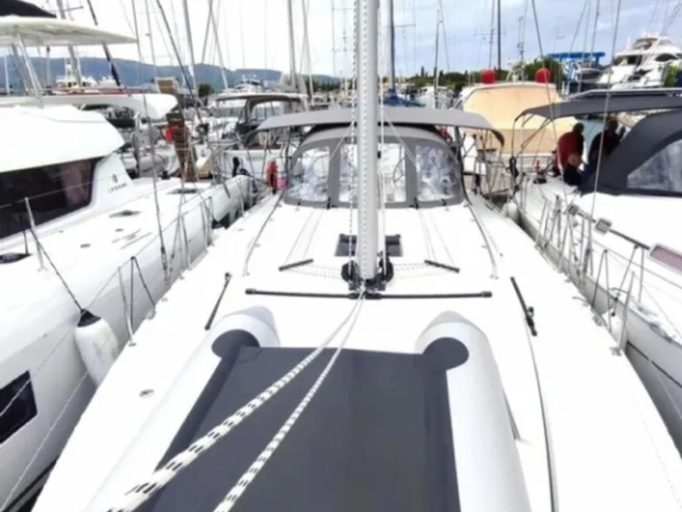 Bavaria Bavaria C42 między profesjonalistami a osobami prywatnymi w Lefkáda