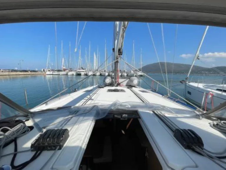Wynajem Żaglowiec Bénéteau z patentem 