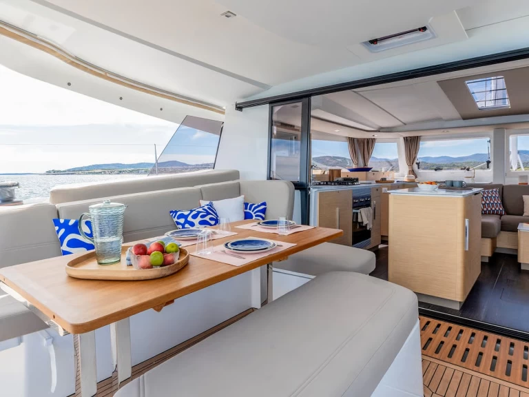 Wynajem Katamaran Fountaine Pajot z patentem 