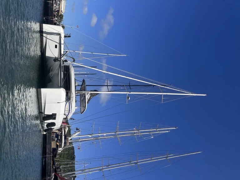 Lagoon Lagoon 55 między profesjonalistami a osobami prywatnymi w Antigua Island