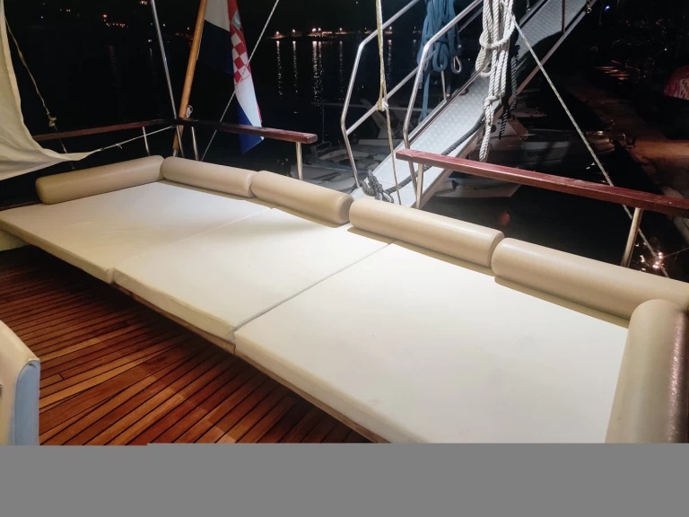 Wynajem łodzi Stobrec tanio Gulet