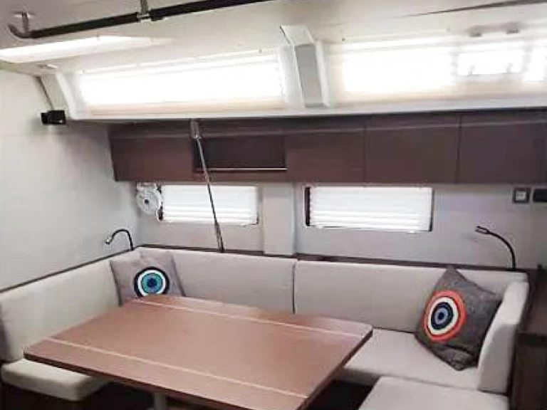 Wynajmij Żaglowiec z lub bez skippera Bénéteau w Alimos