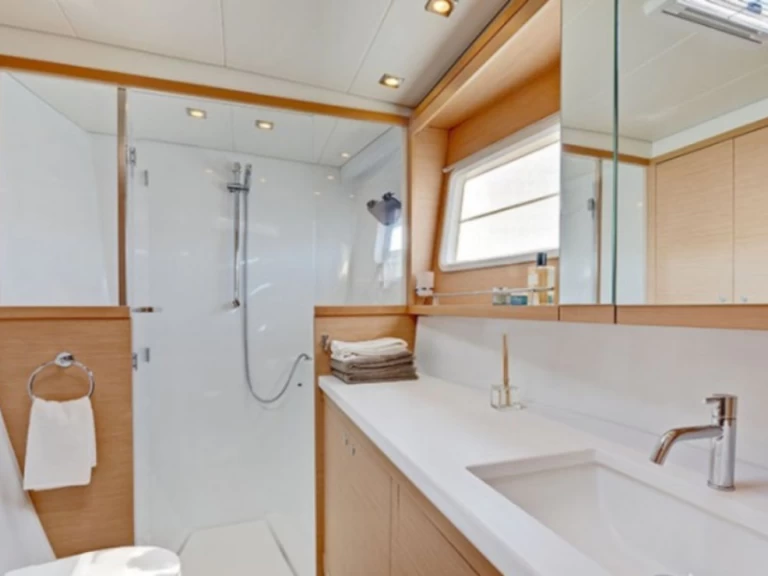 Katamaran do wynajmu w Lavrio w najlepszej cenie