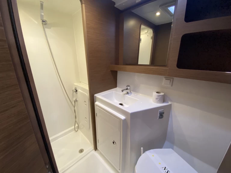 Wynajem Katamaran Lagoon z patentem 