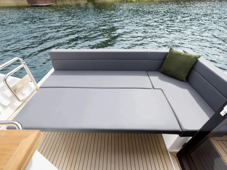 Wynajem w Biograd na Moru- Sealine Sealine C335 na SamBoat