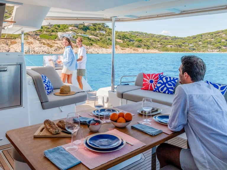 Wynajem łodzi Fountaine Pajot Fountaine Pajot FP 44 Quatuor - 4 + 2 cab. w Alimos na SamBoat 