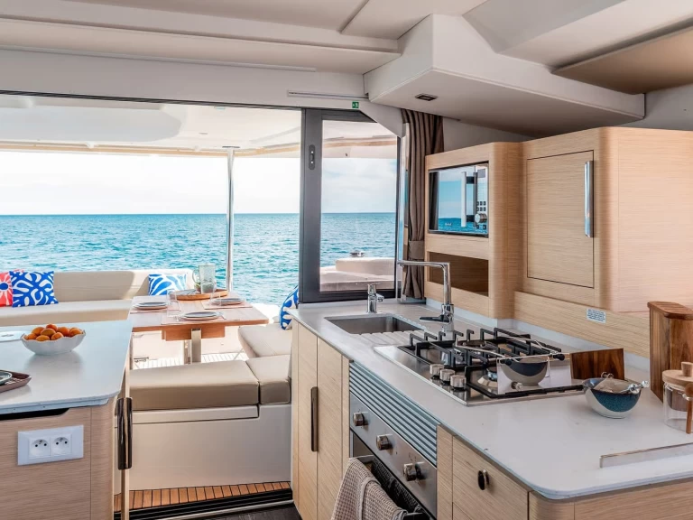 Wynajmij Katamaran z lub bez skippera Fountaine Pajot w Alimos