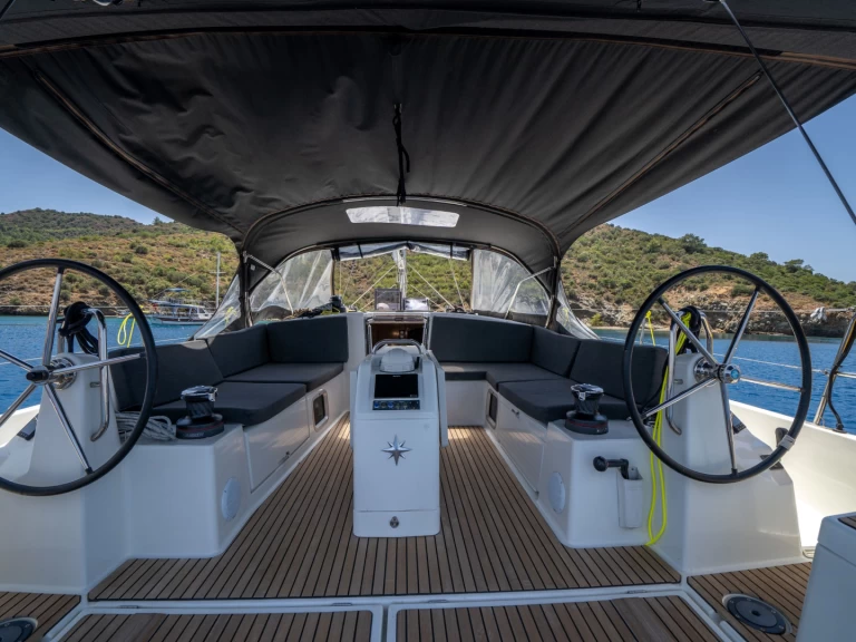 Wynajem Żaglowiec Jeanneau z patentem 