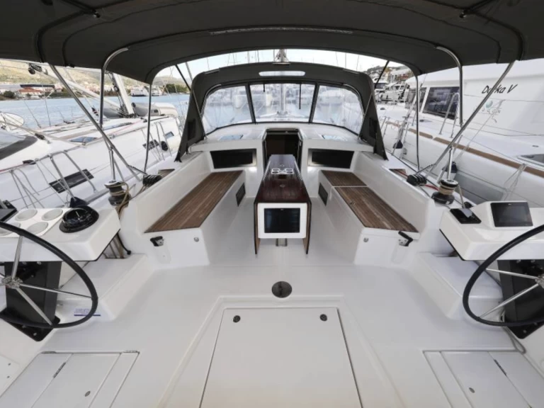 Żaglowiec do wynajmu w Donji Seget w najlepszej cenie